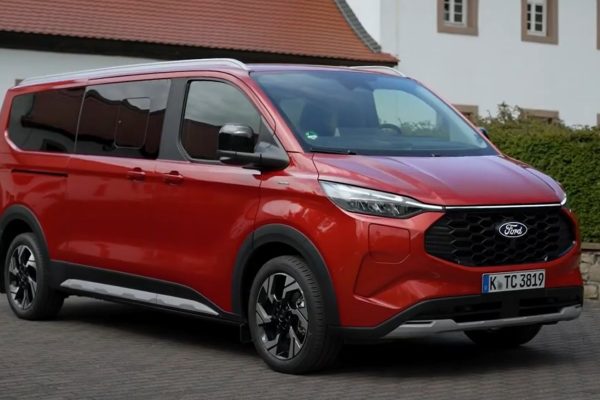 Ford-grand-tourneo-custom-2024